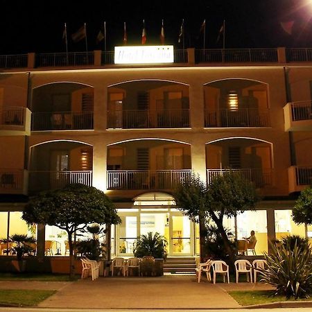 Hotel Toscana Marotta Exteriér fotografie