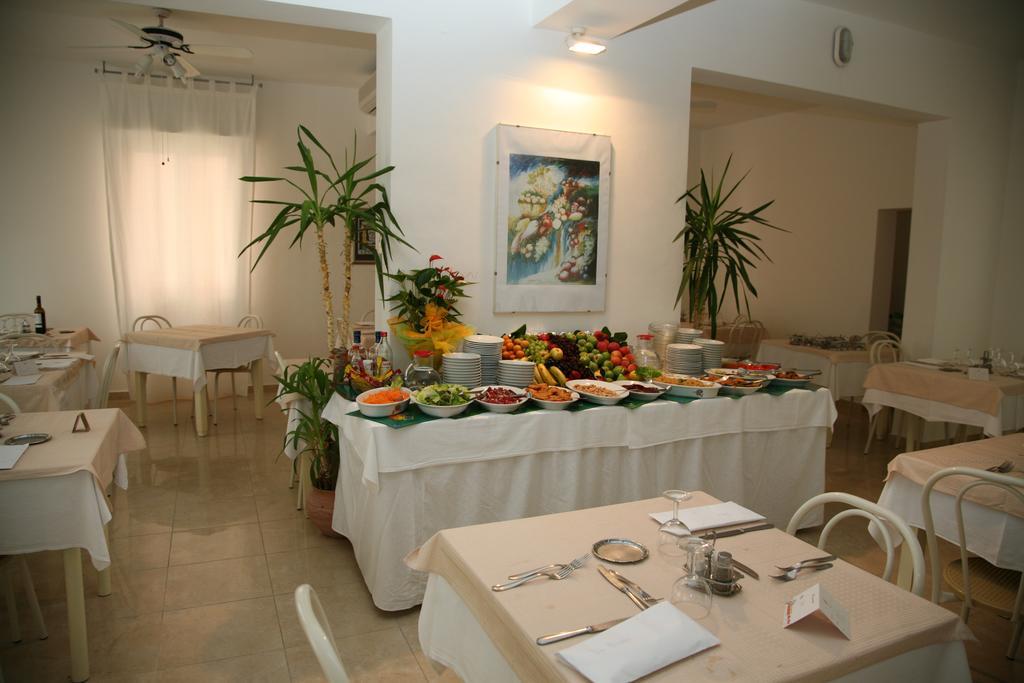 Hotel Toscana Marotta Exteriér fotografie
